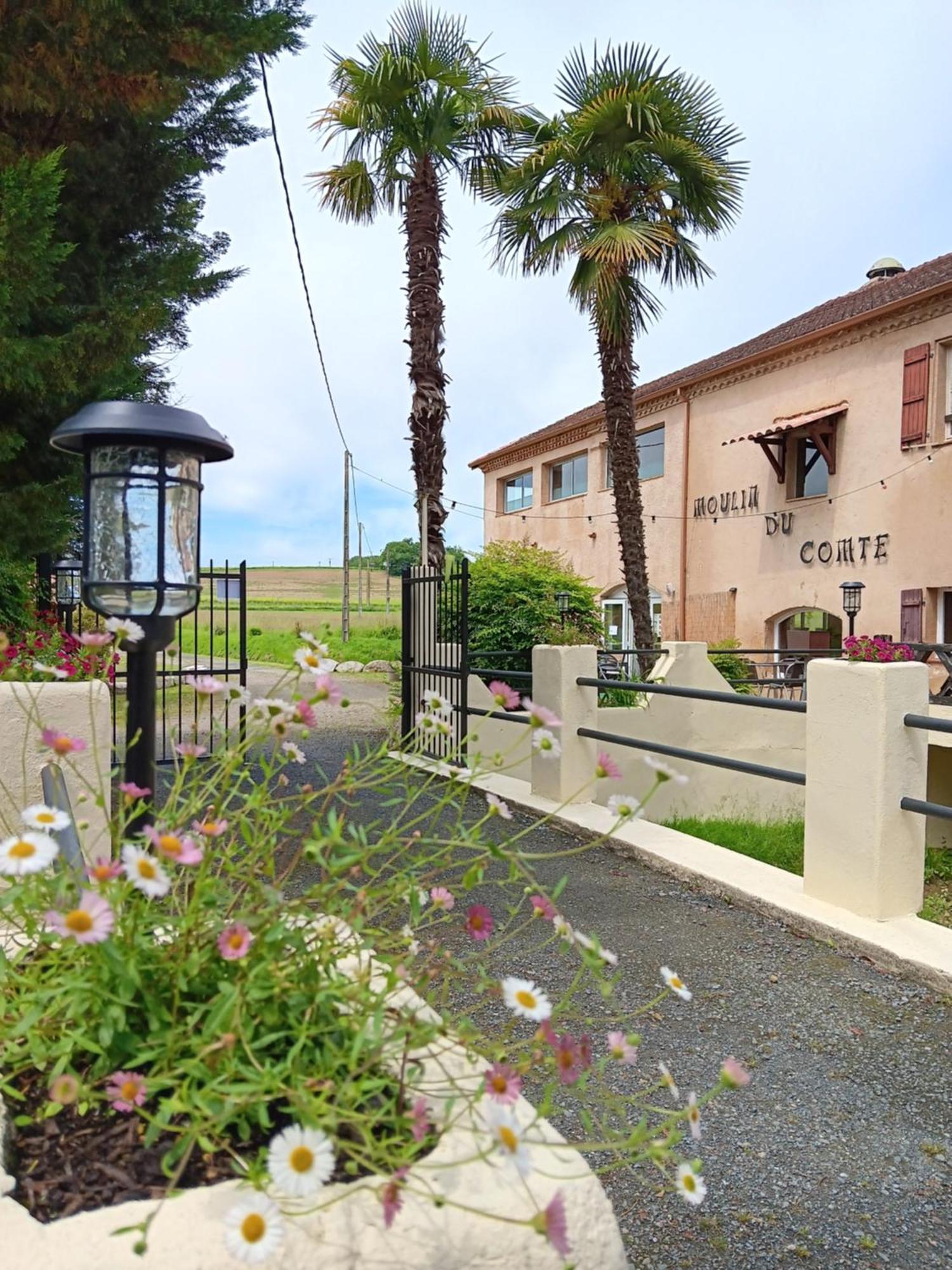 Gite Au Moulin Du Comte Bourrouillan Zewnętrze zdjęcie